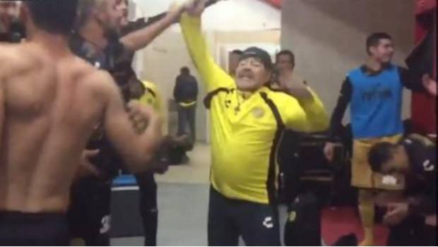 Un eufórico Maradona arma el carnaval en vestidor de Dorados tras pase a 'Semis' (VIDEO). Noticias en tiempo real