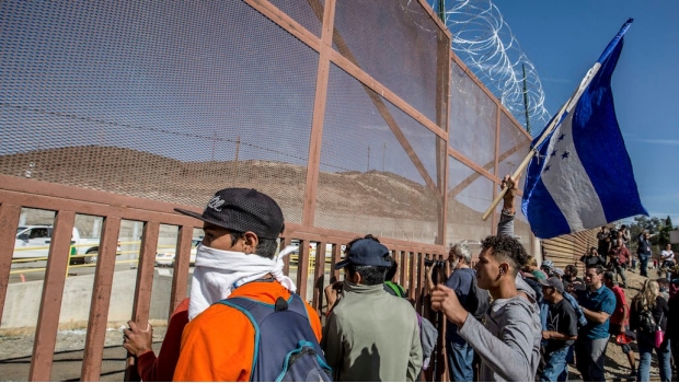 CNDH reprueba actitud de autoridades contra migrantes que intentaron cruzar la frontera. Noticias en tiempo real