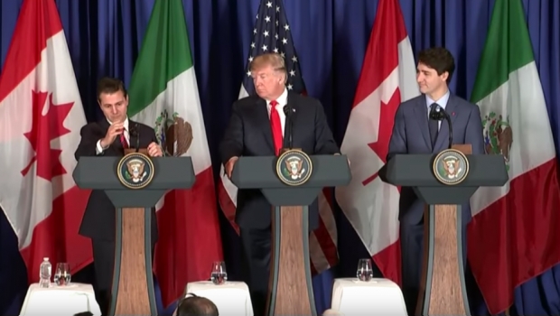 VIDEO: EPN sufre con micrófono del G-20 en su último día como presidente. Noticias en tiempo real