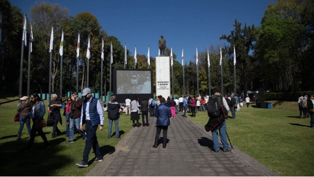 Más de 20 mil personas visitaron Los Pinos en su primer día como museo. Noticias en tiempo real