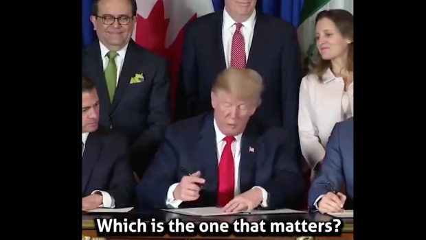 VIDEO: Trump habría firmado en el espacio equivocado el documento oficial del T-MEC. Noticias en tiempo real