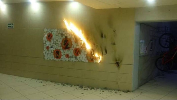Incendian mural que exhibía violencia de género en UAM Xochimilco. Noticias en tiempo real