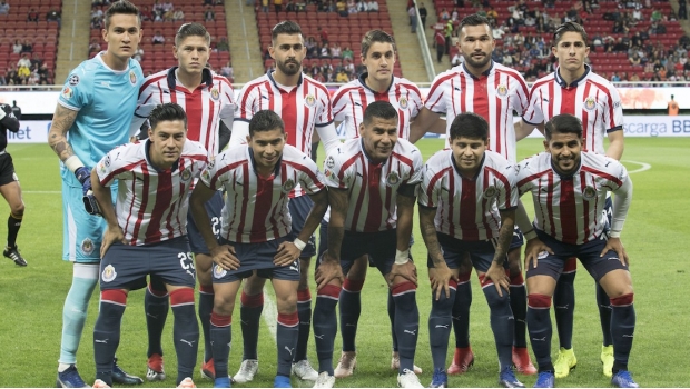 Chivas romperá su tradición de jugar sólo con mexicanos durante el Mundial de Clubes. Noticias en tiempo real