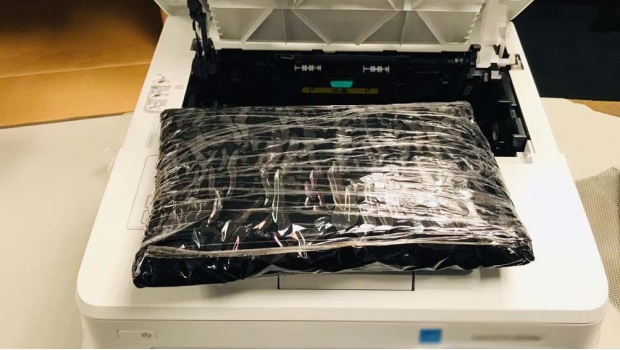 Aseguran droga oculta en impresoras láser en AICM. Noticias en tiempo real