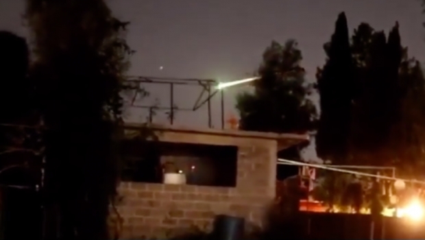 VIDEO: Captan trayectoria de meteoro en CDMX. Noticias en tiempo real