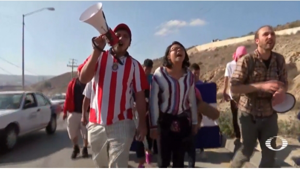 Migrantes centroamericanos exigen soluciones en Consulado de EU en Tijuana. Noticias en tiempo real