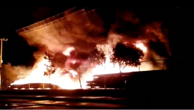 Reportan fuerte incendio en Bordo de Xochiaca. Noticias en tiempo real