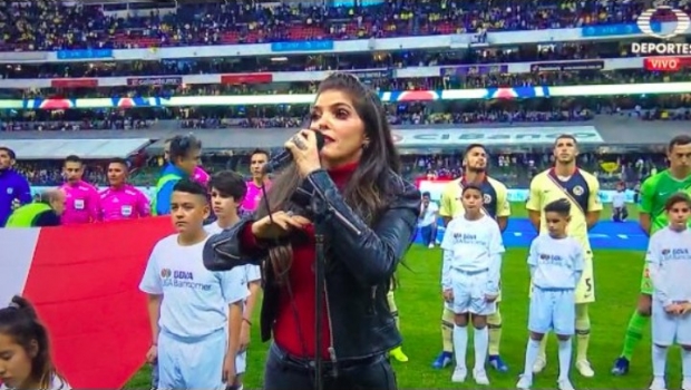 Destrozan en redes a Ana Bárbara por su interpretación del Himno Nacional. Noticias en tiempo real
