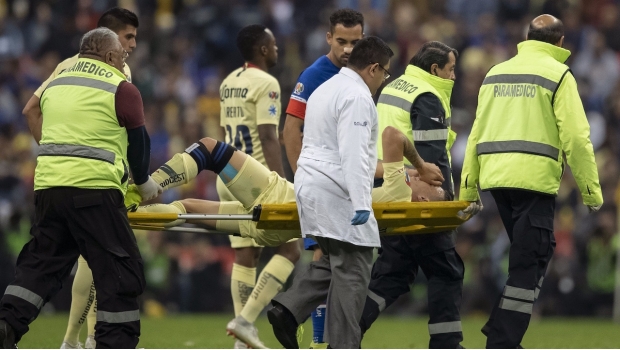 Mateus Uribe sufre aparatosa lesión y sale del partido; se perdería la vuelta (VIDEO). Noticias en tiempo real