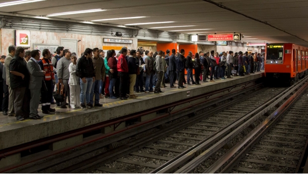 Fallece persona al arrojarse a las vías en Metro Balderas. Noticias en tiempo real