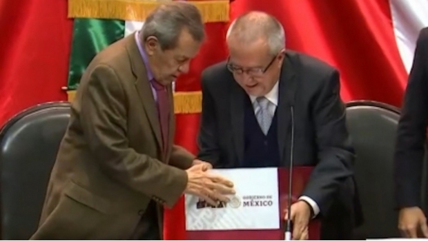 Carlos Urzúa entrega el Paquete Económico 2019 al Congreso. Noticias en tiempo real