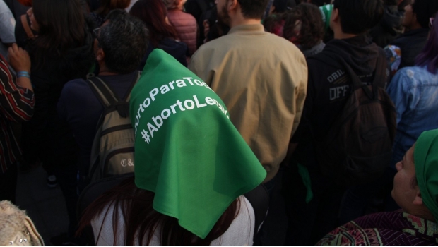 Pañuelos verdes se hacen presentes en el concierto Voces de Mujeres. Noticias en tiempo real