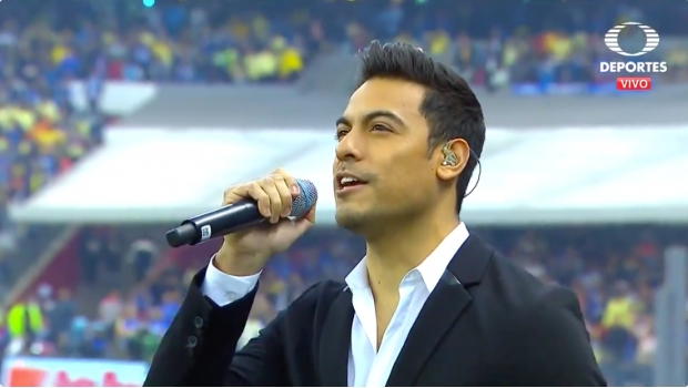 VIDEO: Acusan a Carlos Rivera de hacer playback en la final del futbol mexicano. Noticias en tiempo real