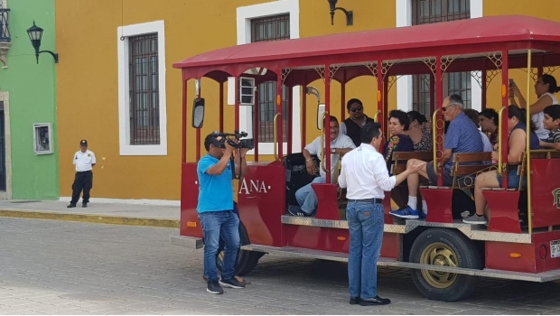 Convive gobernador de Campeche con turistas en la capital. Noticias en tiempo real