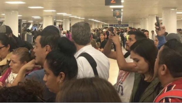 Sufren retraso en Aeropuerto de Guadalajara a 9 horas de incidente. Noticias en tiempo real