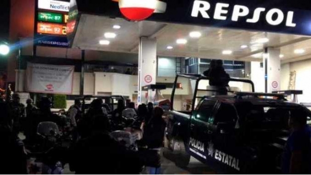 Investigan detonaciones de arma de fuego durante riña en gasolinera de Neza. Noticias en tiempo real