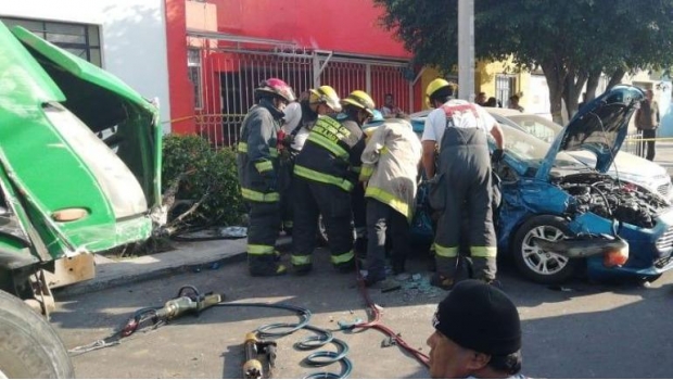 Choque de camión urbano en Guadalajara deja 7 lesionados. Noticias en tiempo real