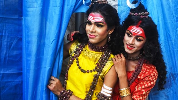 Trans de India participan por primera vez en tradicional ritual religioso. Noticias en tiempo real