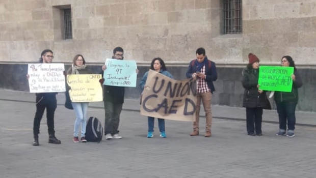 Piden frente a Palacio Nacional regularización de centros para estudiantes con discapacidad. Noticias en tiempo real