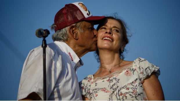¿Trío a la vista? Presume Gutiérrez Müller colaboración con Manzanero y Tania Libertad. Noticias en tiempo real