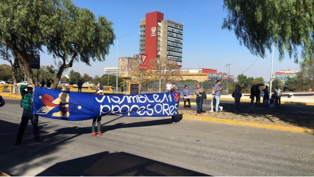 Se manifiestan profesores de la UNAM para pedir aumento salarial del 50%. Noticias en tiempo real