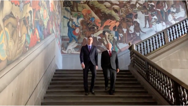 AMLO presume mural de Diego Rivera al presidente de España. Noticias en tiempo real