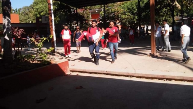 Por comer alimentos en mal estado se intoxican 10 estudiantes en Ometepec, Guerrero. Noticias en tiempo real