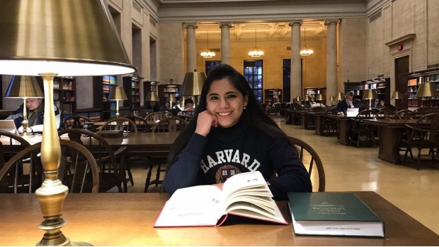 Adolescente mexicana Dafne Almazán es aceptada en Harvard para cursar posgrado. Noticias en tiempo real