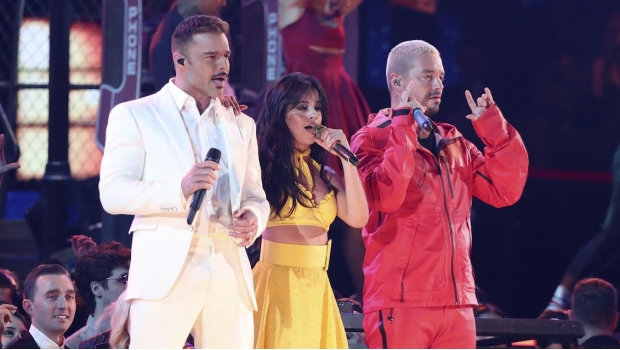 Camila Cabello, Ricky Martin y J Balvin, inician los Grammy 2019 con gran show. Noticias en tiempo real
