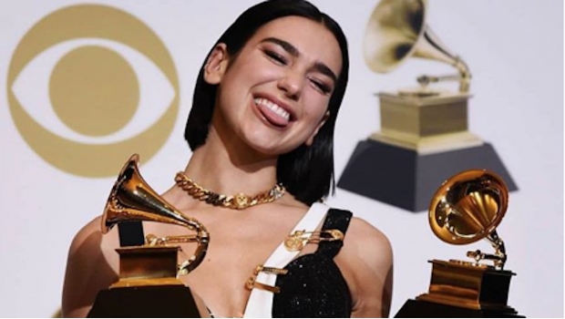 Dua Lipa derrochó felicidad en los Grammy. Noticias en tiempo real