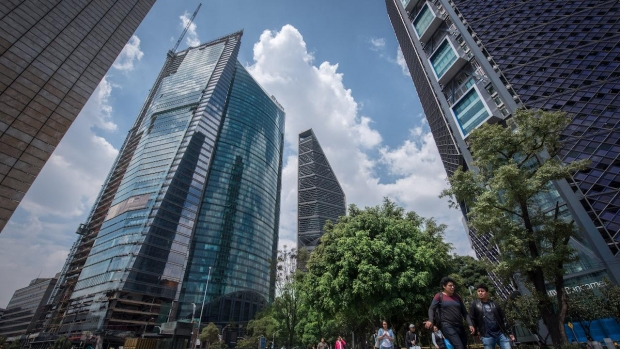Reduce Moody's calificación de riesgo de 4 bancos mexicanos. Noticias en tiempo real