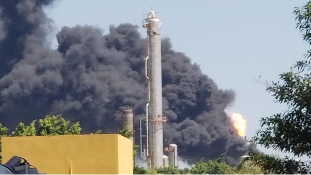 Reportan incendio en refinería de Lázaro Cárdenas, Veracruz. Noticias en tiempo real