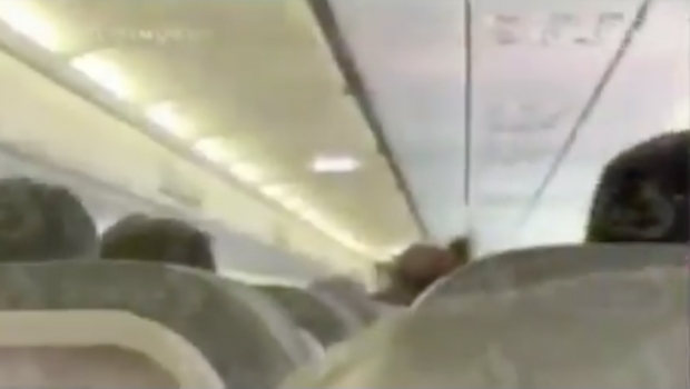 VIDEO: Evacúan a pasajeros de Volaris por amenaza de bomba en AICM. Noticias en tiempo real