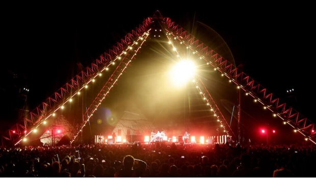 Las increíbles imágenes del concierto de Red Hot Chilli Peppers en las pirámides de Egipto. Noticias en tiempo real