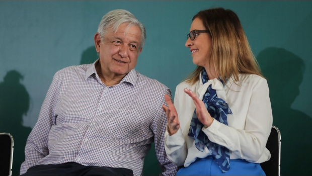 AMLO y Beatriz Gutiérrez serán padrinos de bautizo de hijo de empresario: versión. Noticias en tiempo real