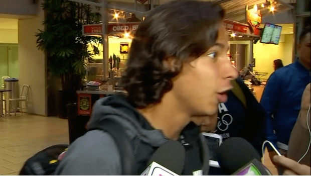 VIDEO: Guardado regaña a Lainez por dar entrevista en su arribo a EU. Noticias en tiempo real