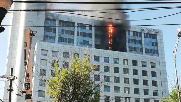 Se registra incendio en edificio de Conagua. Noticias en tiempo real