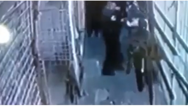 Policías golpean mujeres durante operativo en Tepito. Noticias en tiempo real