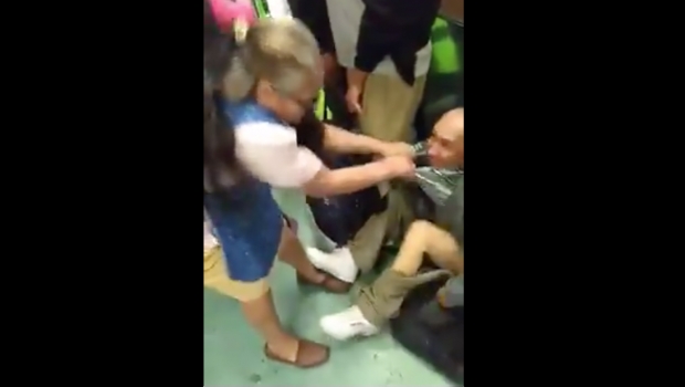 VIDEO: Mujer golpea a sujeto que la acosó en el Metro y lo entrega a policías. Noticias en tiempo real