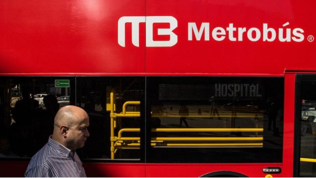 Creador del logo del Metro renueva imagen del Metrobús. Noticias en tiempo real