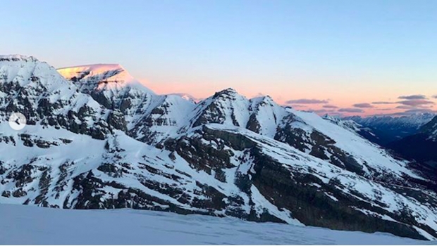 Desaparecidos 3 de los mejores alpinistas del mundo tras avalancha en Canadá; los dan por muertos. Noticias en tiempo real