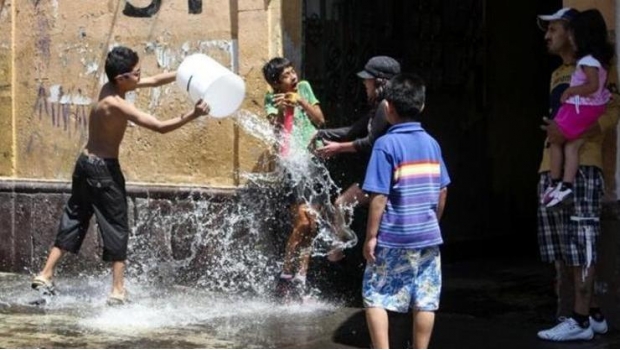 Aplicarán multas de hasta 3 mil pesos a quienes desperdicien agua en sábado de gloria. Noticias en tiempo real