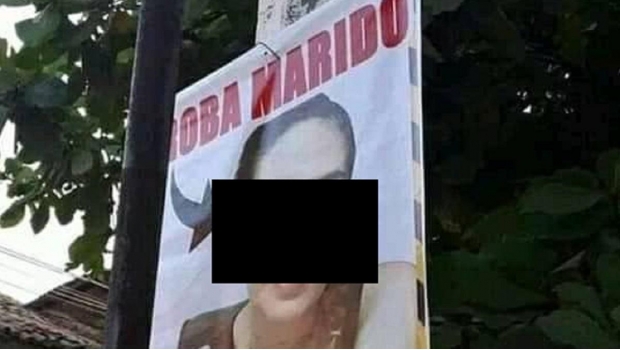 Con la lona exhibieron a sus maridos infieles