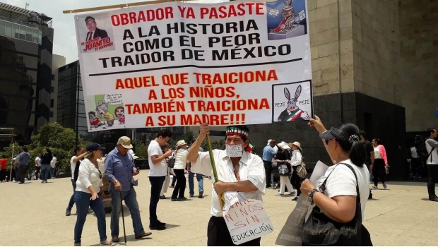 'Juanito' acude a marcha 'fifí' y afirma que seremos Venezuela. Noticias en tiempo real
