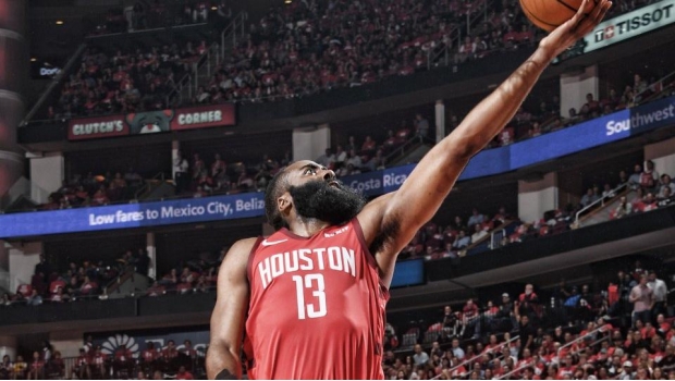 Playoffs NBA: Un inspirado James Harden permite que Rockets empaten serie contra Warriors. Noticias en tiempo real
