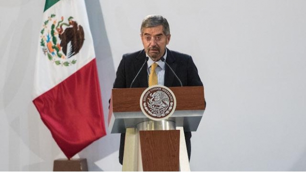 Juan Ramón de la Fuente sustituiría a Martínez Cázares al frente del IMSS. Noticias en tiempo real