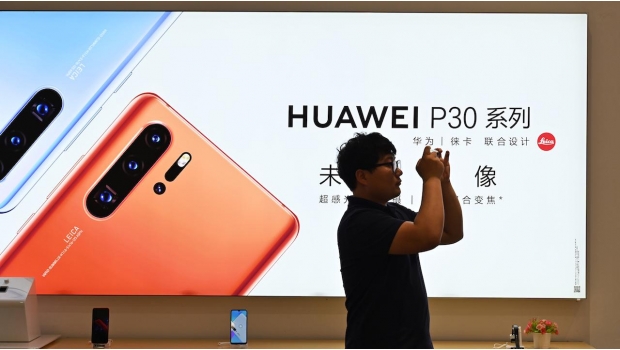 Operadores frenan lanzamientos de Huawei en Japón y Reino Unido. Noticias en tiempo real