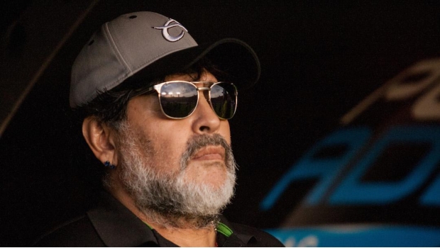 Policía detiene a Diego Maradona luego de aterrizar en Argentina. Noticias en tiempo real
