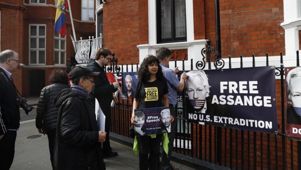 Gobierno de EU acusa a Julian Assange de Espionaje; podría enfrentar la pena de muerte. Noticias en tiempo real