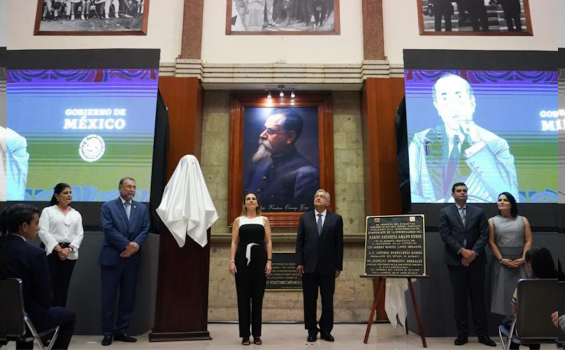 AMLO y Beatriz Gutiérrez develan busto de Amado Nervo. Noticias en tiempo real